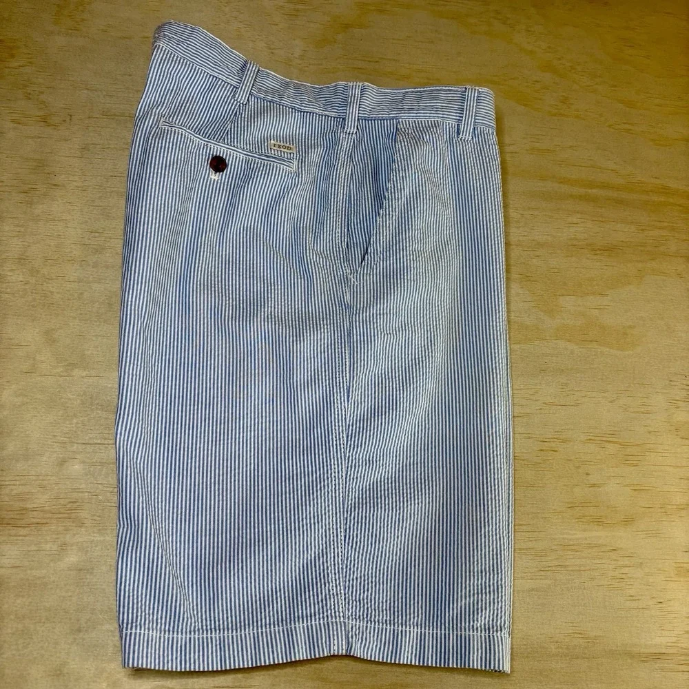 IZOD Men's Shorts Size 36 x 10.5 Seersucker Blue White Striped FLAT FRONT CHINO - Picture 1 of 6